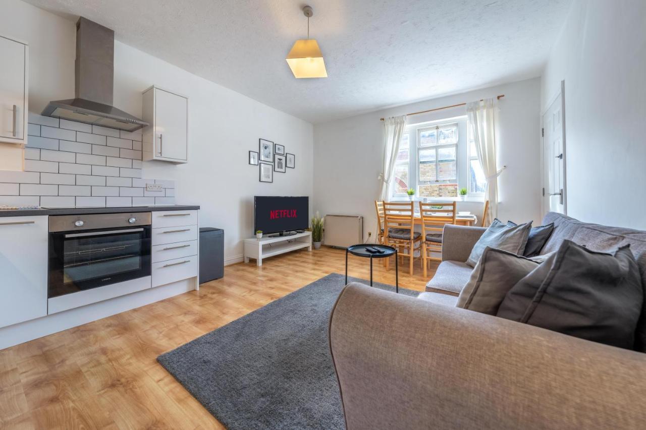 Stansted Airport & Bishops Stortford Town Centre Professional Apartment Бішопс-Стортфорд Екстер'єр фото